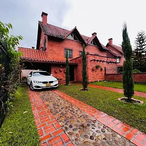 Сasa de vacaciones Hermosa Casa , Con Parqueadero En Cerca Al Aeropuerto